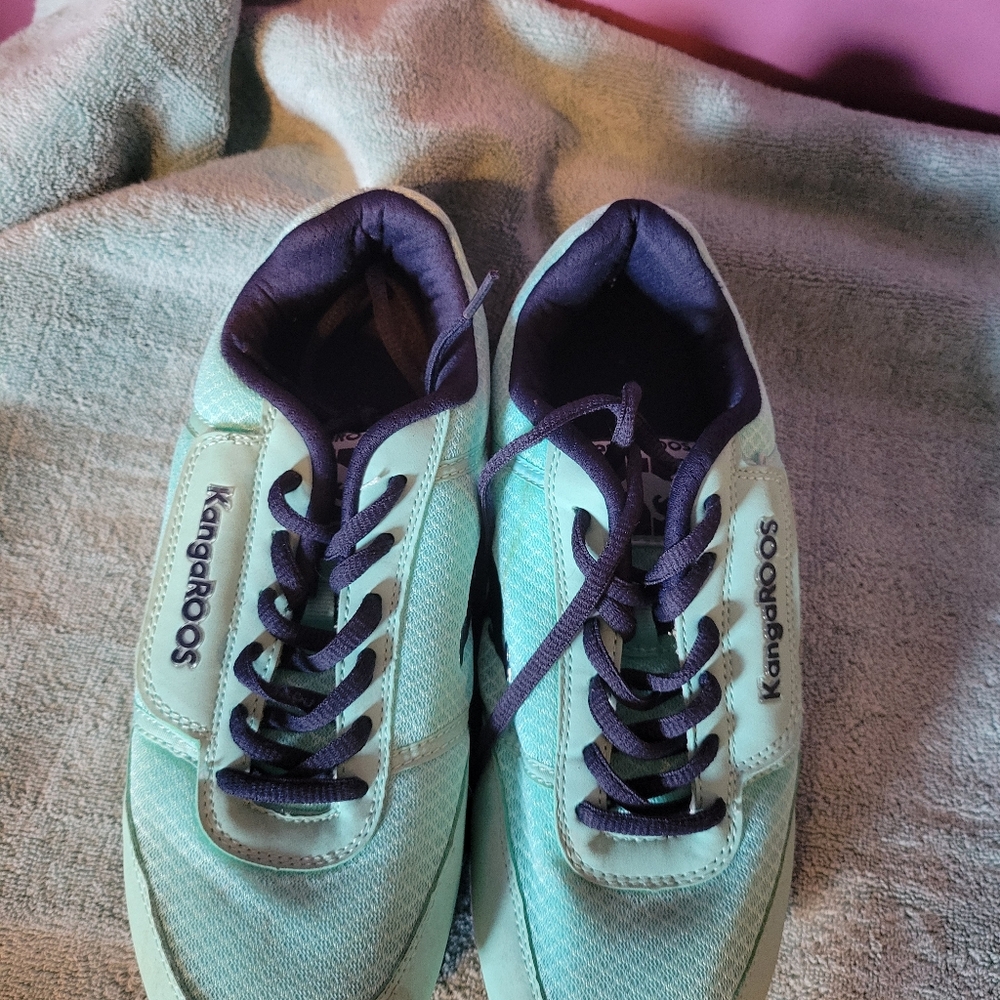 KangaROOS Mint Green Sneakers...size 8